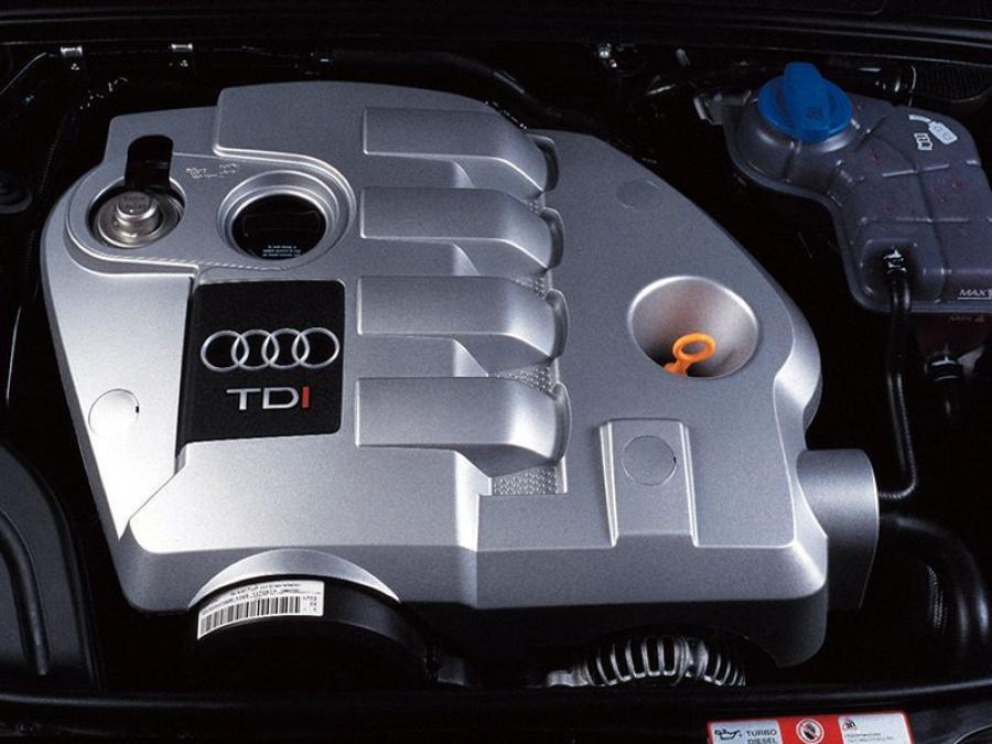 Моторный отсек Audi A4 1.9 TDI Sedan (B6,8E) 2000 года  (ZA) (фото 2 из 4)